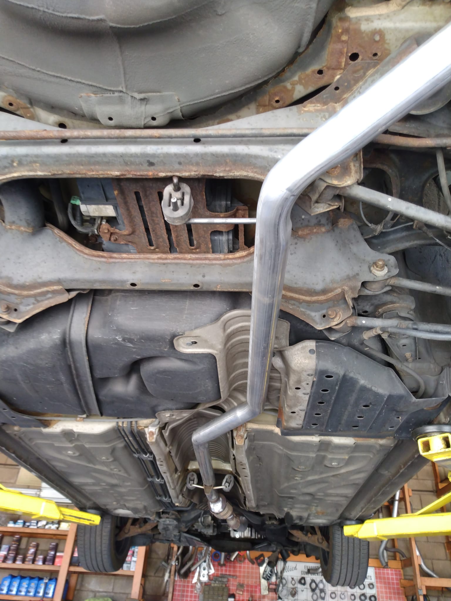 Exhaust pipe routing